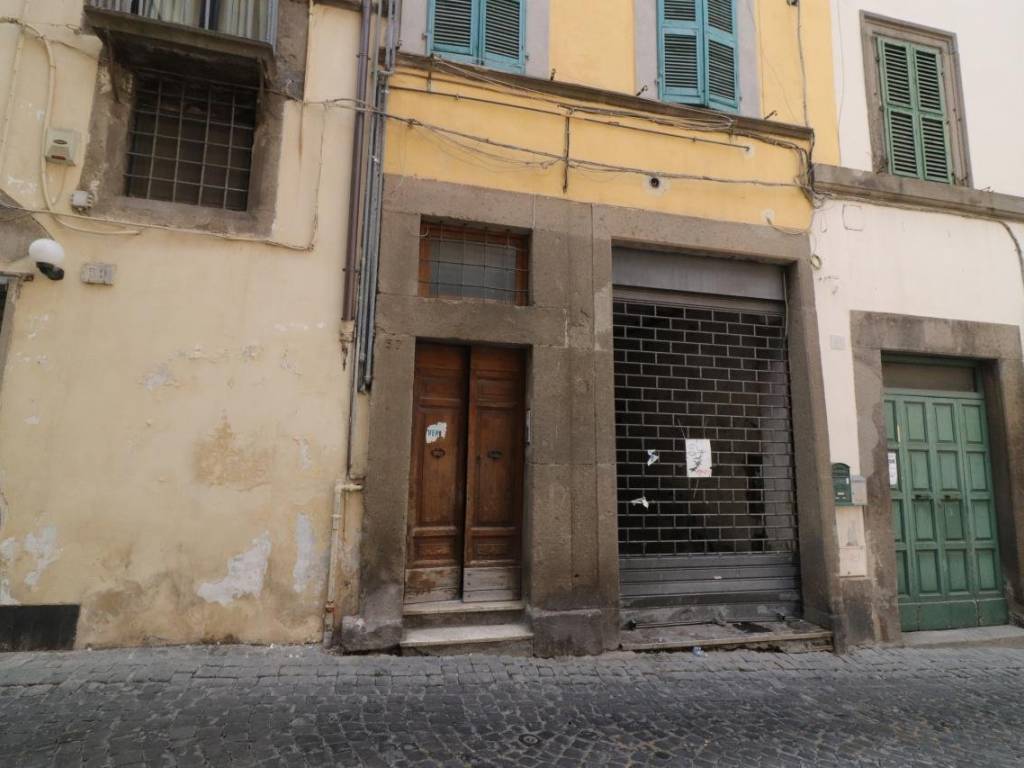 negozio in vendita a Viterbo in zona Centro Città