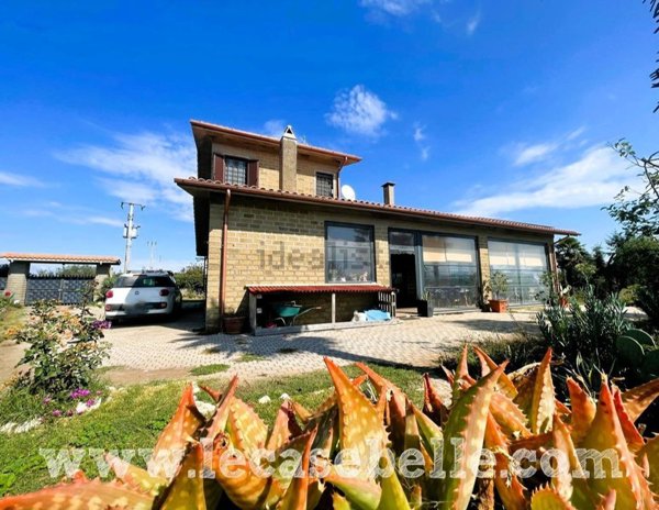 casa indipendente in vendita a Viterbo