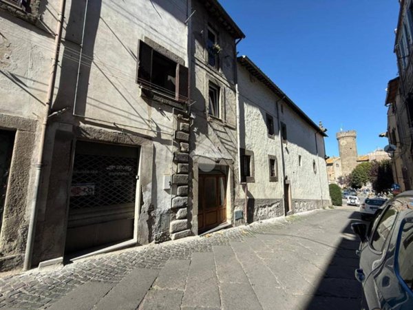 locale di sgombero in vendita a Viterbo in zona Bagnaia