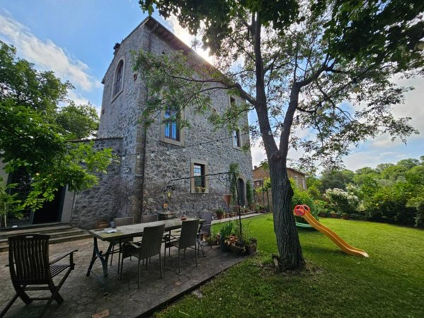 casa indipendente in vendita a Viterbo