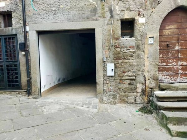 locale di sgombero in vendita a Viterbo in zona Centro Città