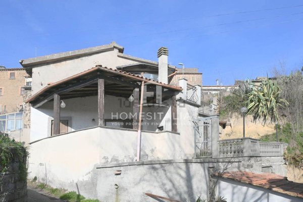 pentavano in vendita a Viterbo