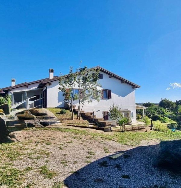 casa indipendente in vendita a Viterbo in zona Castel d'Asso