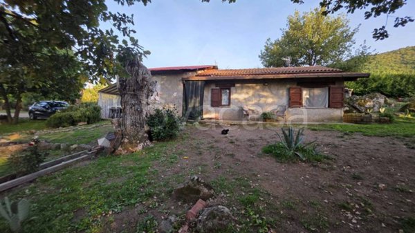 casa indipendente in vendita a Viterbo in zona Bagnaia