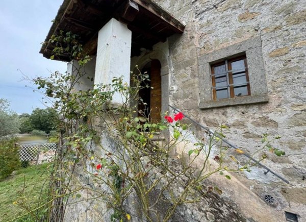 casa indipendente in vendita a Viterbo in zona San Martino al Cimino