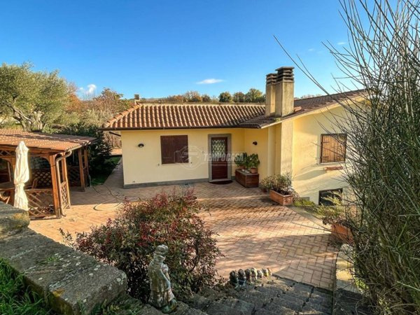 casa indipendente in vendita a Viterbo in zona Centro Città