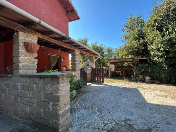 casa indipendente in vendita a Viterbo in zona San Martino al Cimino