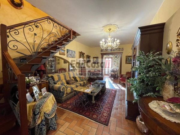 casa indipendente in vendita a Viterbo in zona Centro Città