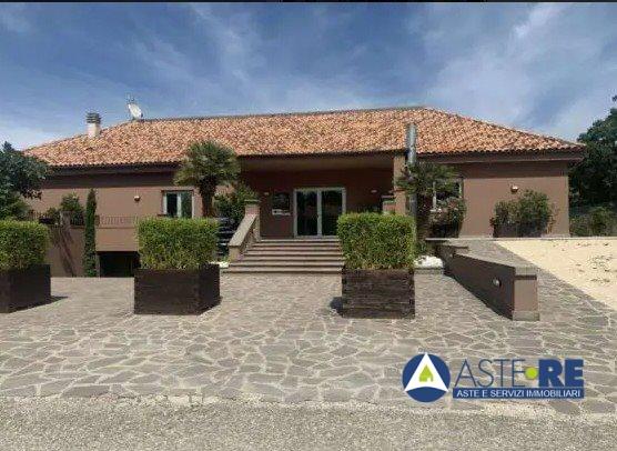 capannone in vendita a Viterbo in zona Bagnaia