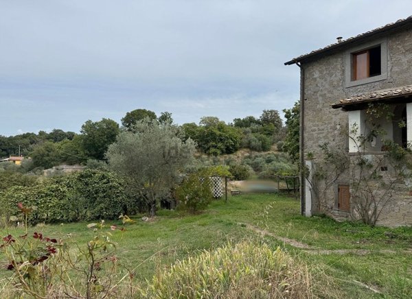 casa indipendente in vendita a Viterbo in zona San Martino al Cimino