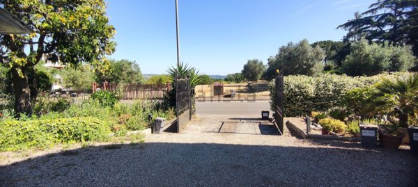 casa indipendente in vendita a Viterbo in zona Grotte Santo Stefano