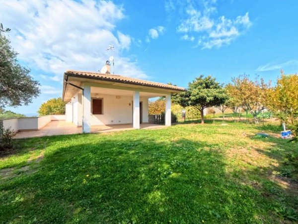 casa indipendente in vendita a Viterbo in zona Bagnaia