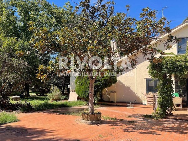 casa indipendente in vendita a Viterbo in zona Centro Città