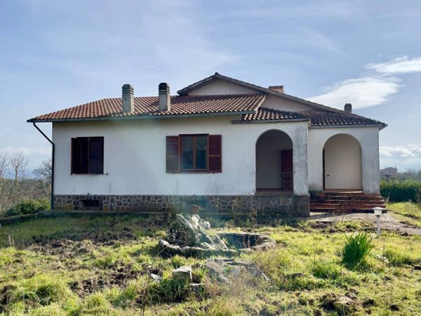 casa indipendente in vendita a Viterbo in zona Sant'Angelo