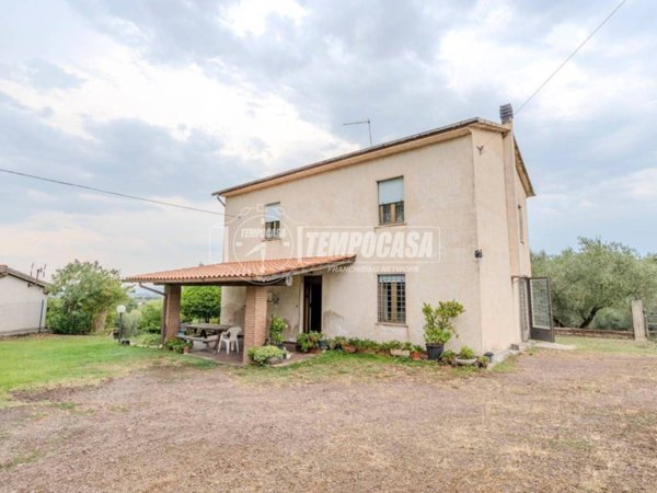casa indipendente in vendita a Viterbo in zona Centro Città