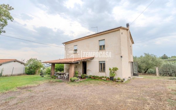 casa indipendente in vendita a Viterbo in zona Centro Città