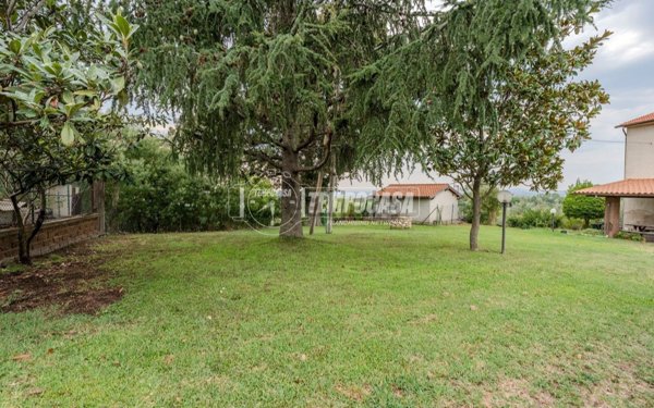 casa indipendente in vendita a Viterbo in zona Centro Città