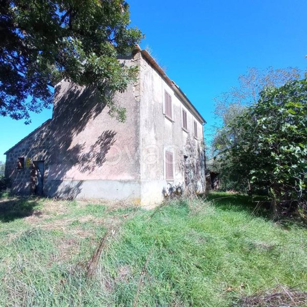 casa indipendente in vendita a Viterbo in zona Pratoleva