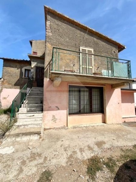 casa indipendente in vendita a Viterbo