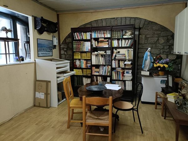 negozio in vendita a Viterbo in zona Centro Città