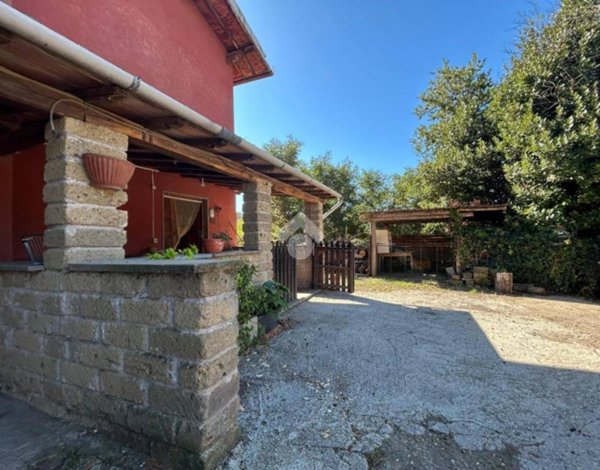 casa indipendente in vendita a Viterbo in zona San Martino al Cimino