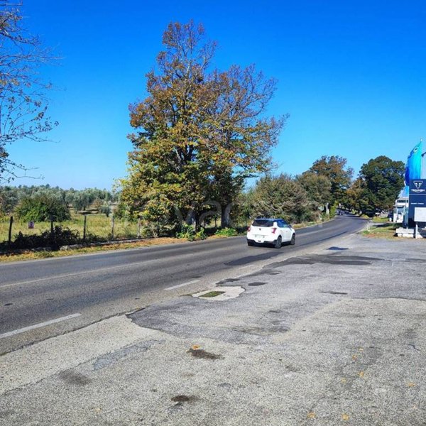 casa indipendente in vendita a Viterbo