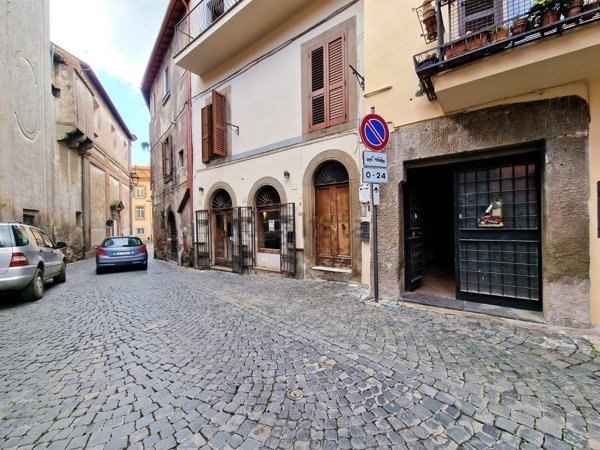 negozio in vendita a Viterbo in zona Centro Città