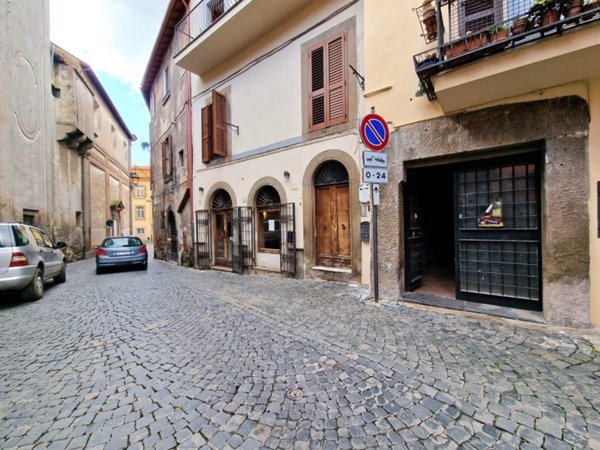 negozio in vendita a Viterbo in zona Centro Città