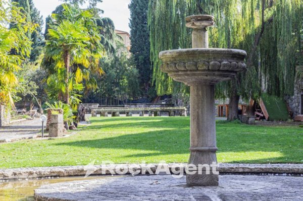 negozio in vendita a Viterbo in zona Centro Città