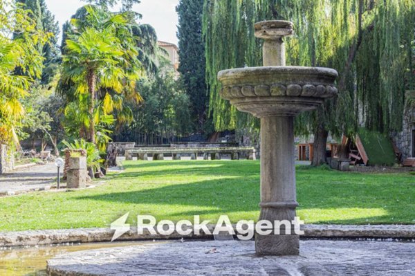 negozio in vendita a Viterbo in zona Centro Città