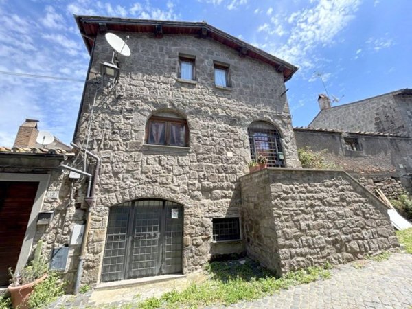 casa indipendente in vendita a Viterbo in zona Centro Città