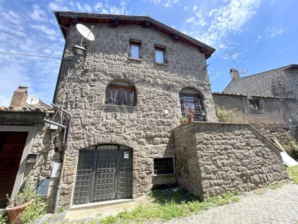casa indipendente in vendita a Viterbo