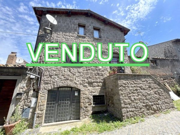 casa indipendente in vendita a Viterbo