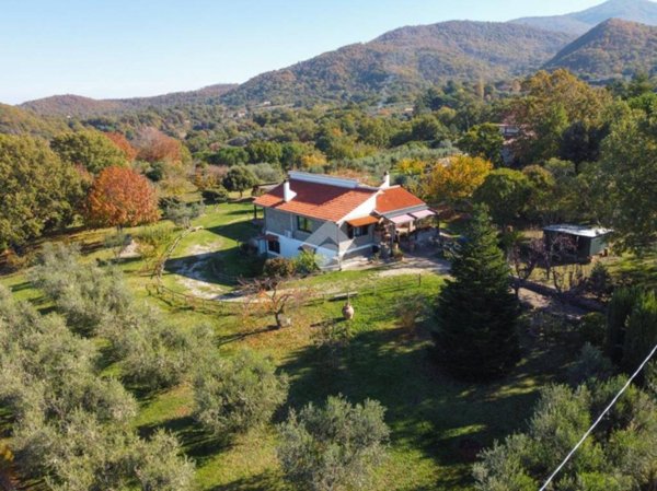 casa indipendente in vendita a Viterbo in zona Bagnaia