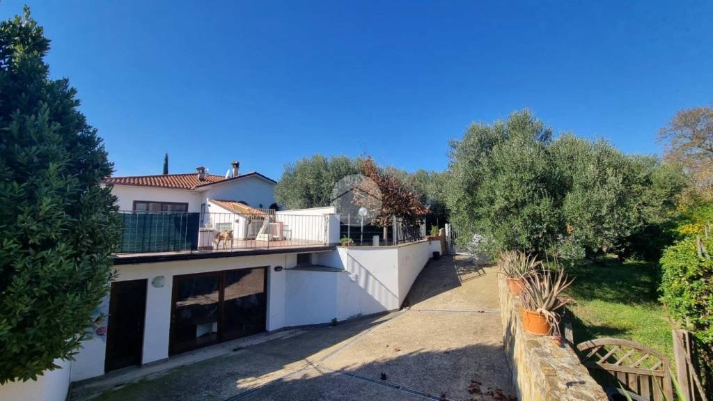 casa indipendente in vendita a Viterbo in zona Monterazzano