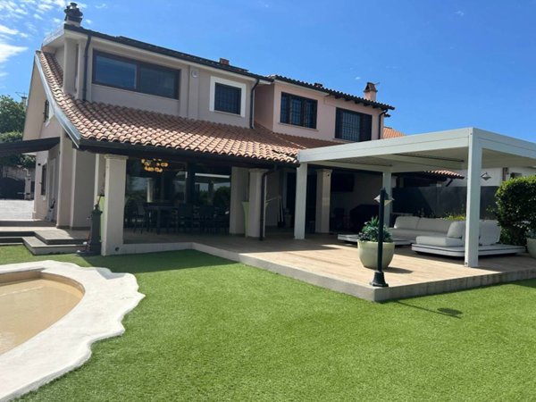 casa indipendente in vendita a Viterbo