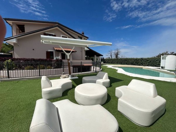 casa indipendente in vendita a Viterbo