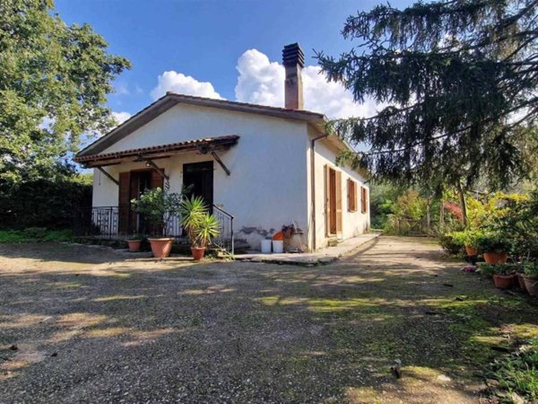 casa indipendente in vendita a Viterbo in zona San Martino al Cimino
