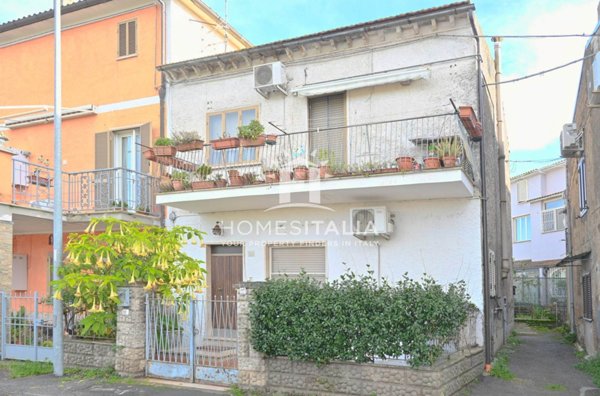 casa indipendente in vendita a Viterbo in zona Grotte Santo Stefano