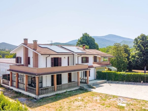 casa indipendente in vendita a Viterbo in zona Bagnaia