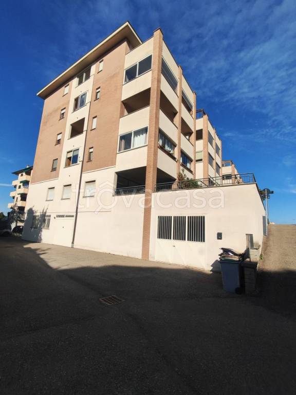 locale commerciale in vendita a Viterbo