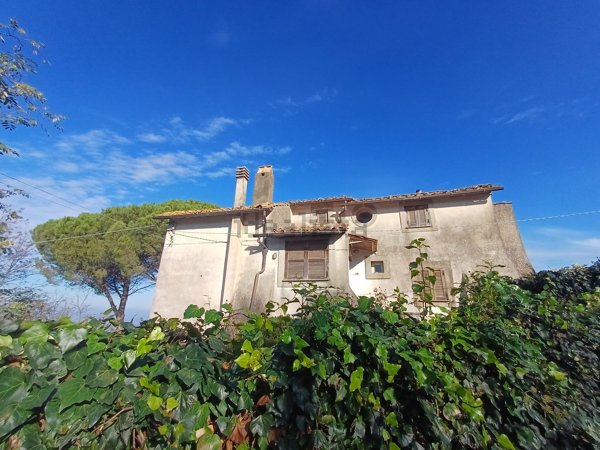casa indipendente in vendita a Viterbo in zona San Martino al Cimino