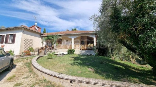 casa indipendente in vendita a Viterbo in zona Monterazzano