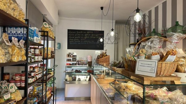 negozio in vendita a Viterbo in zona Centro Città