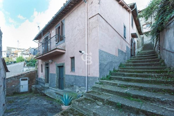 appartamento in vendita a Viterbo in zona Bagnaia