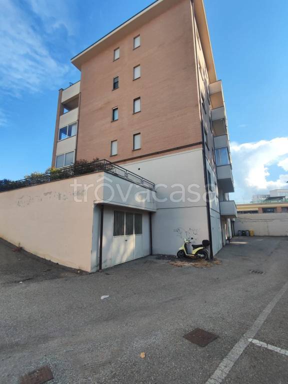 locale commerciale in vendita a Viterbo