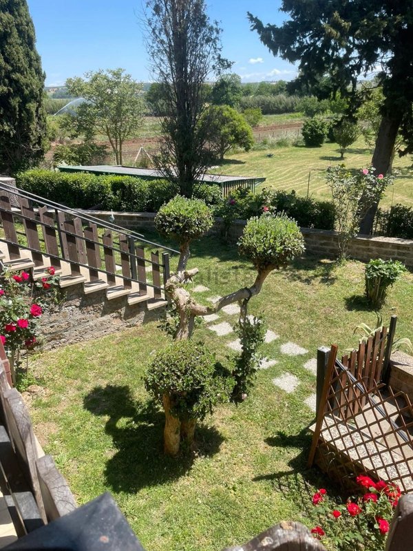 casa indipendente in vendita a Viterbo