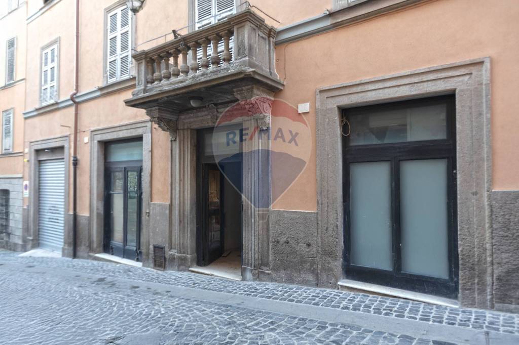 negozio in vendita a Viterbo in zona Centro Città