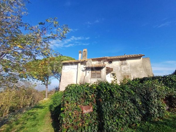 casa indipendente in vendita a Viterbo in zona San Martino al Cimino