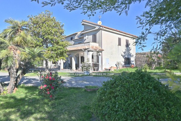 casa indipendente in vendita a Viterbo in zona Centro Città